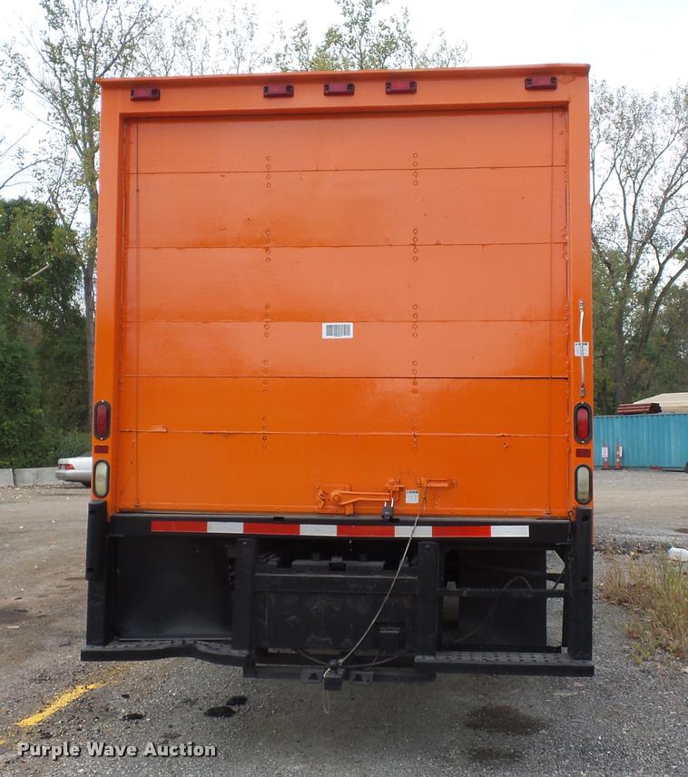 image for item L3540 2004 International DuraStar 4300 box truck