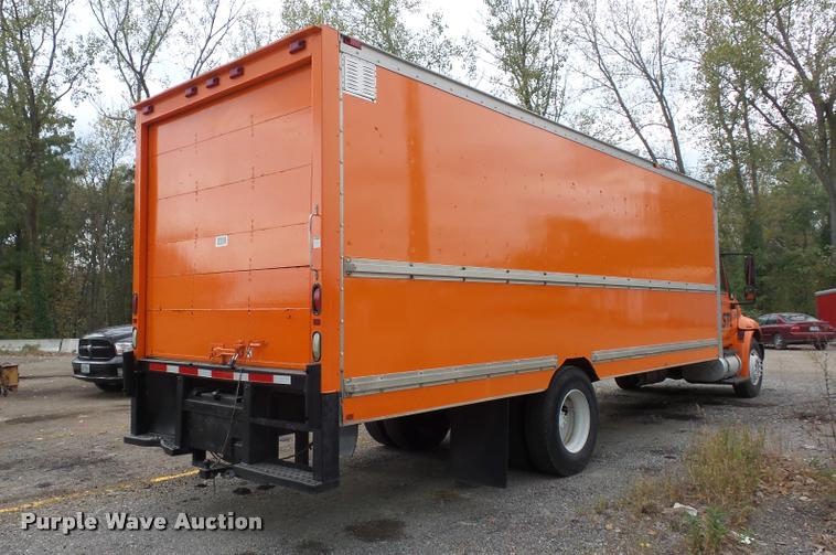 image for item L3540 2004 International DuraStar 4300 box truck