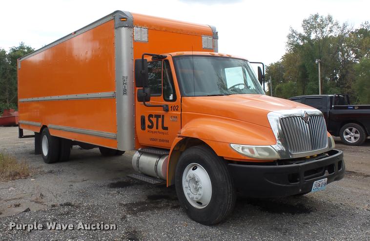 image for item L3540 2004 International DuraStar 4300 box truck