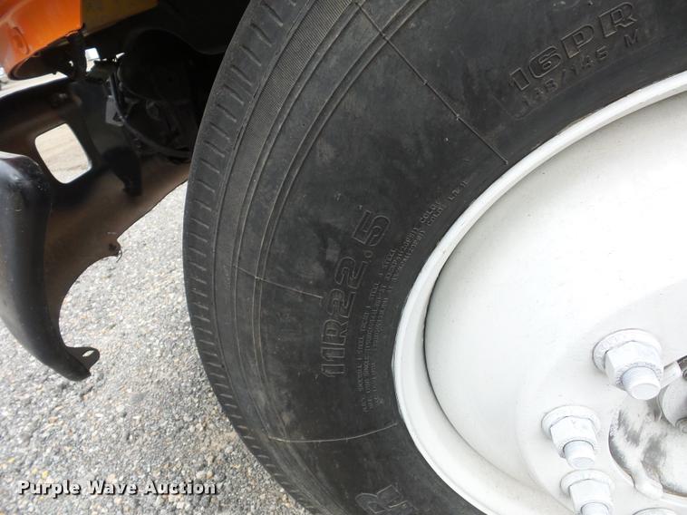 image for item L3540 2004 International DuraStar 4300 box truck