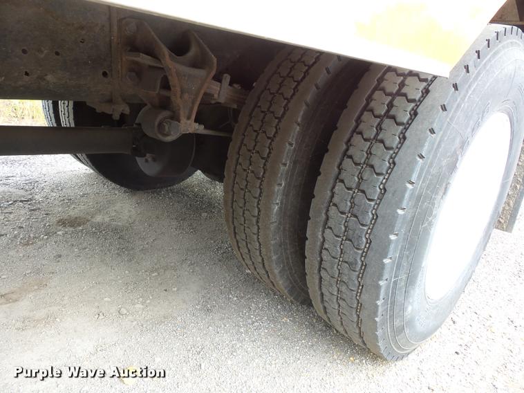 image for item L3540 2004 International DuraStar 4300 box truck