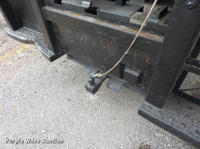 image for item L3540 2004 International DuraStar 4300 box truck