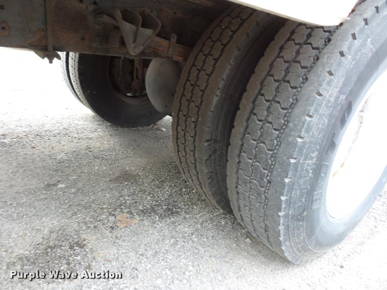 image for item L3540 2004 International DuraStar 4300 box truck