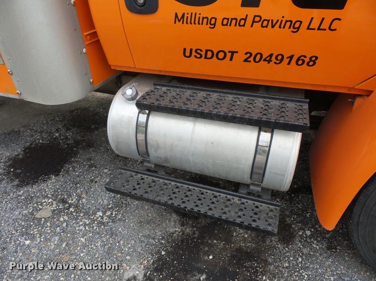 image for item L3540 2004 International DuraStar 4300 box truck