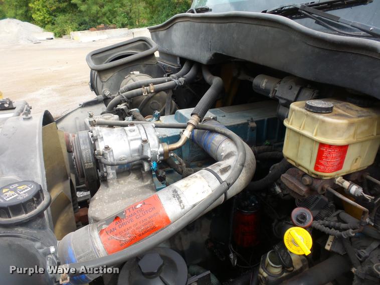 image for item L3540 2004 International DuraStar 4300 box truck