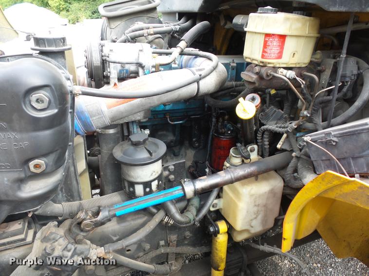 image for item L3540 2004 International DuraStar 4300 box truck