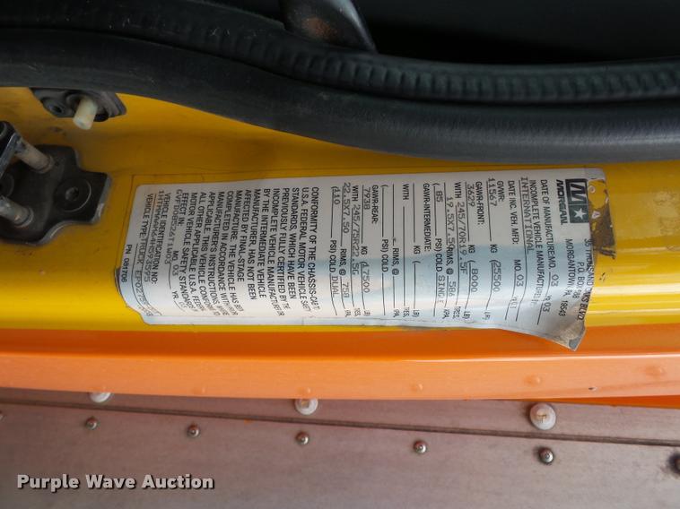 image for item L3540 2004 International DuraStar 4300 box truck