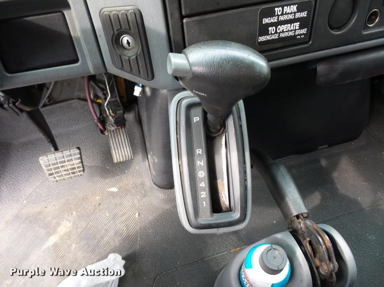 image for item L3540 2004 International DuraStar 4300 box truck