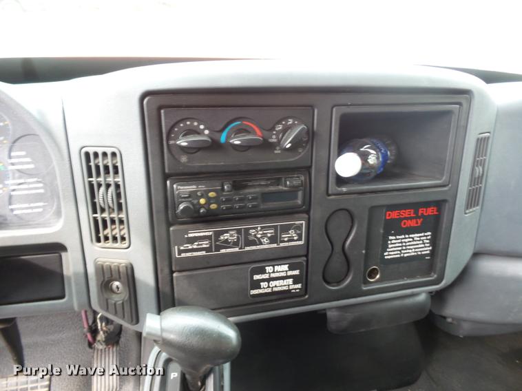 image for item L3540 2004 International DuraStar 4300 box truck