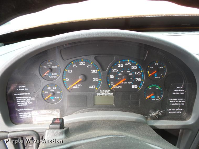 image for item L3540 2004 International DuraStar 4300 box truck