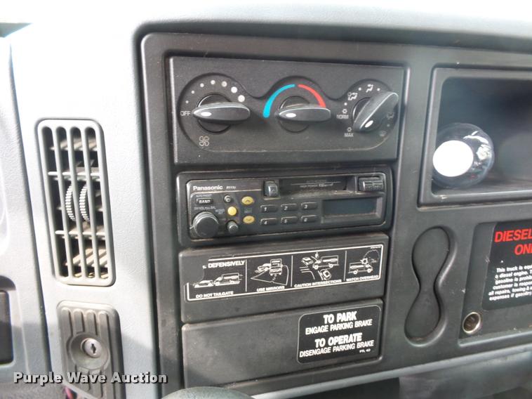 image for item L3540 2004 International DuraStar 4300 box truck