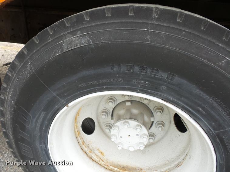 image for item L3540 2004 International DuraStar 4300 box truck