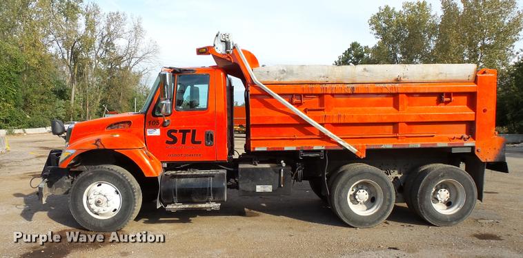 image for item L3541 2003 International 7400 dump truck