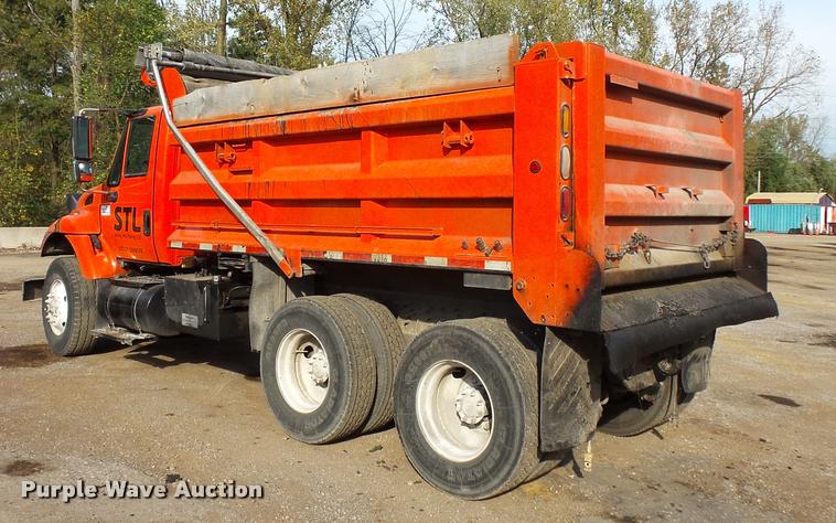 image for item L3541 2003 International 7400 dump truck