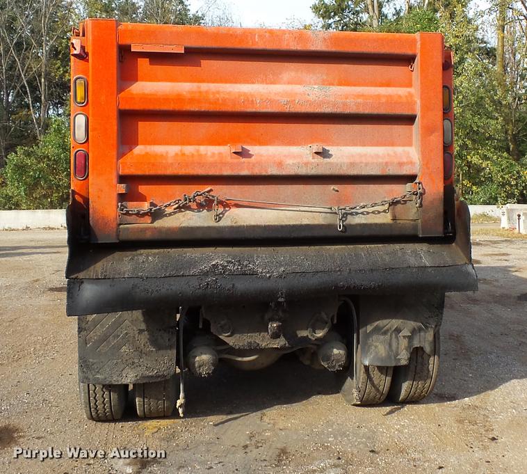 image for item L3541 2003 International 7400 dump truck