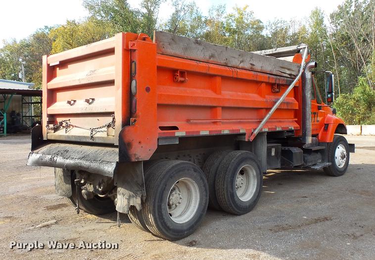image for item L3541 2003 International 7400 dump truck