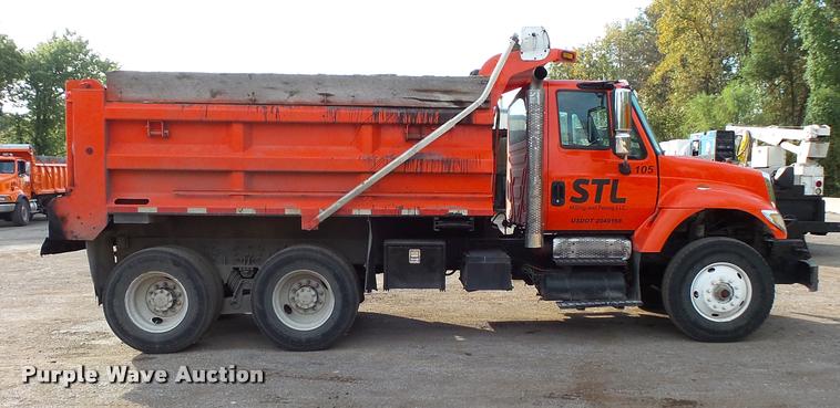 image for item L3541 2003 International 7400 dump truck