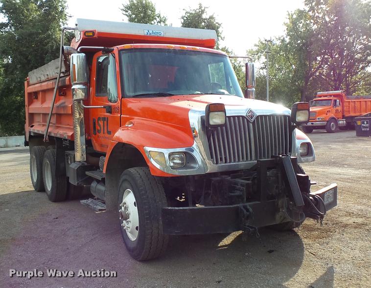 image for item L3541 2003 International 7400 dump truck