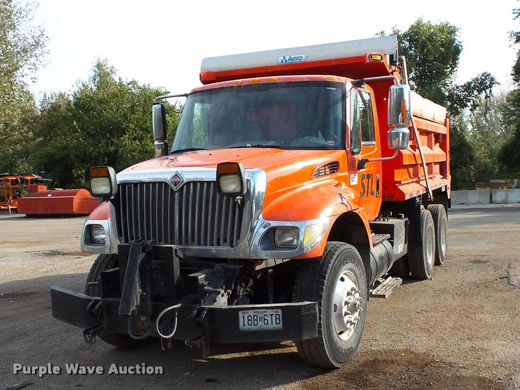 image for item L3541 2003 International 7400 dump truck