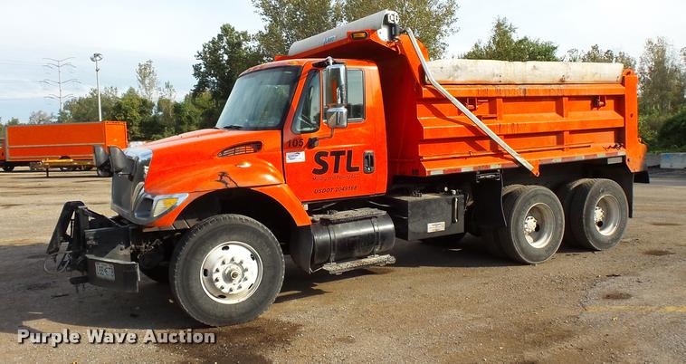 image for item L3541 2003 International 7400 dump truck