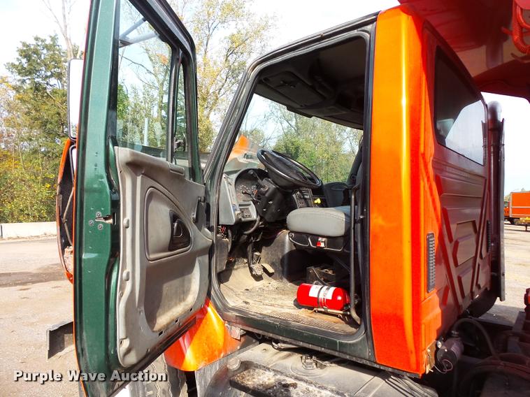 image for item L3541 2003 International 7400 dump truck