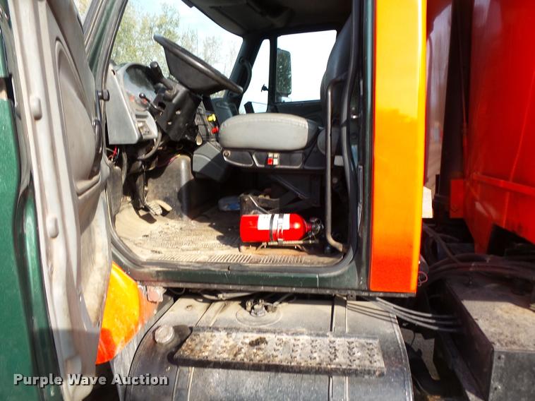 image for item L3541 2003 International 7400 dump truck