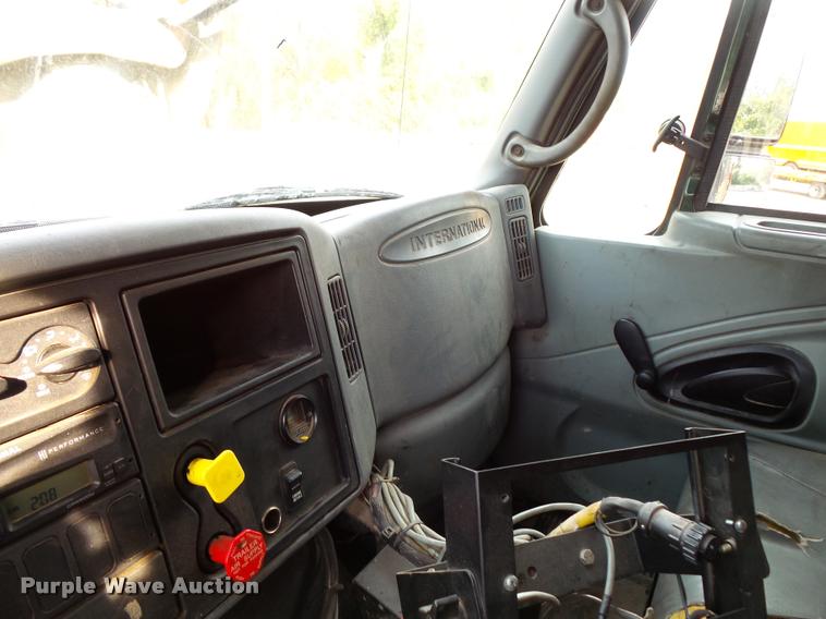 image for item L3541 2003 International 7400 dump truck