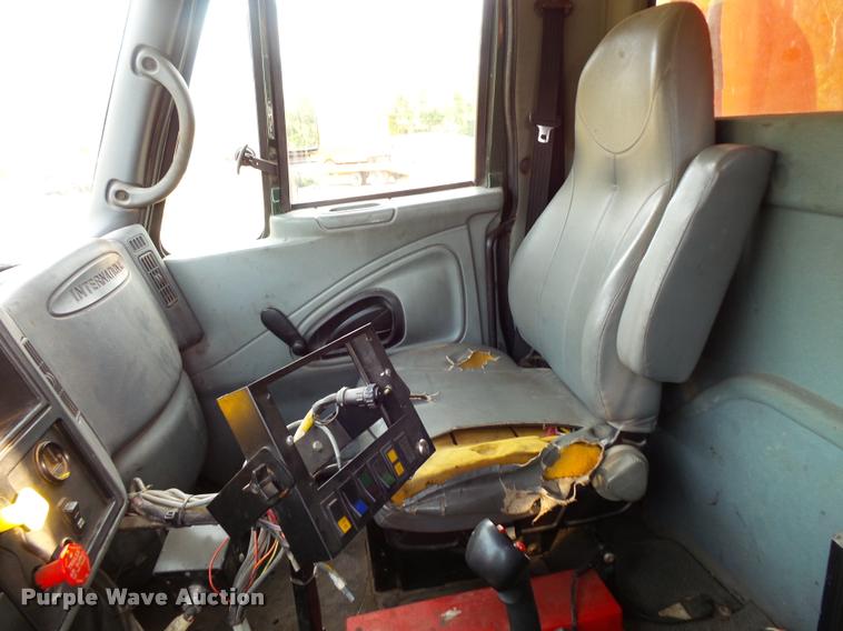 image for item L3541 2003 International 7400 dump truck