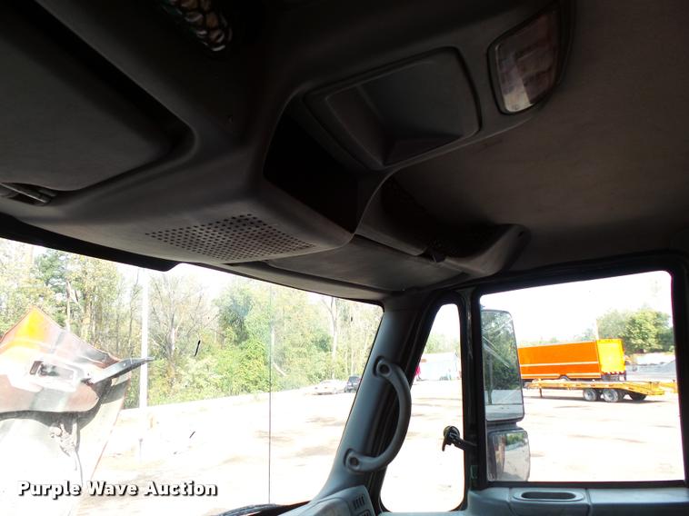 image for item L3541 2003 International 7400 dump truck