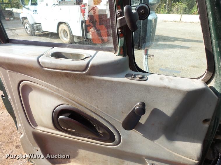 image for item L3541 2003 International 7400 dump truck