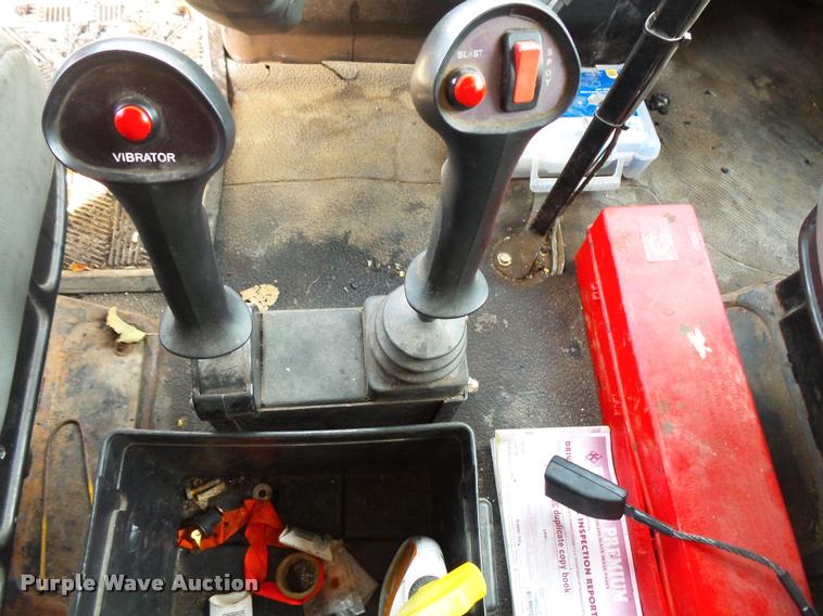 image for item L3541 2003 International 7400 dump truck