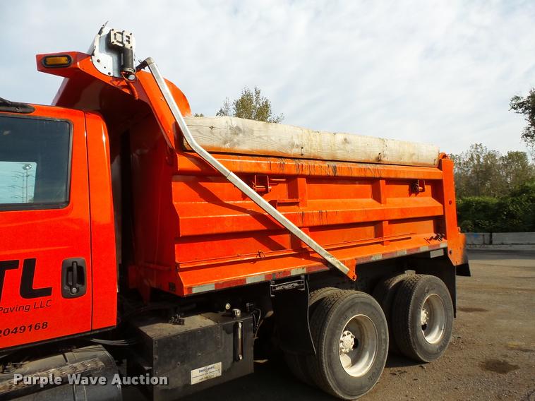 image for item L3541 2003 International 7400 dump truck