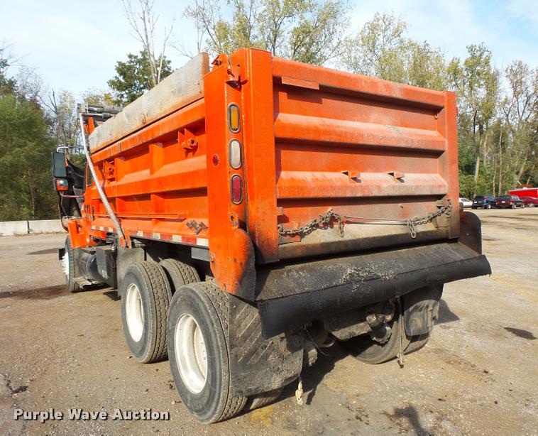 image for item L3541 2003 International 7400 dump truck