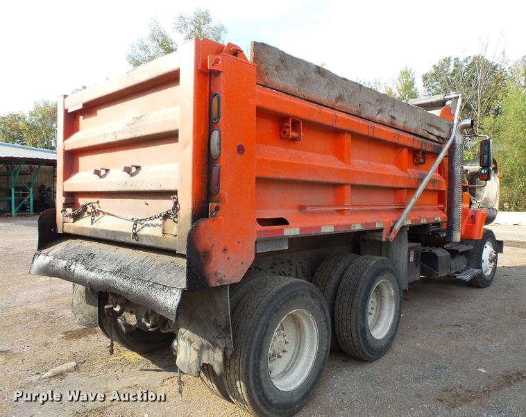 image for item L3541 2003 International 7400 dump truck
