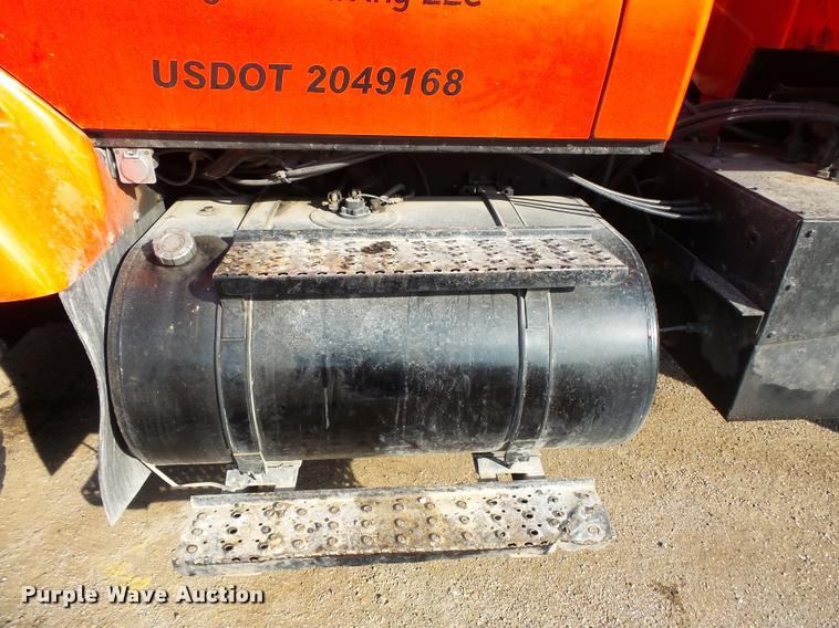 image for item L3541 2003 International 7400 dump truck