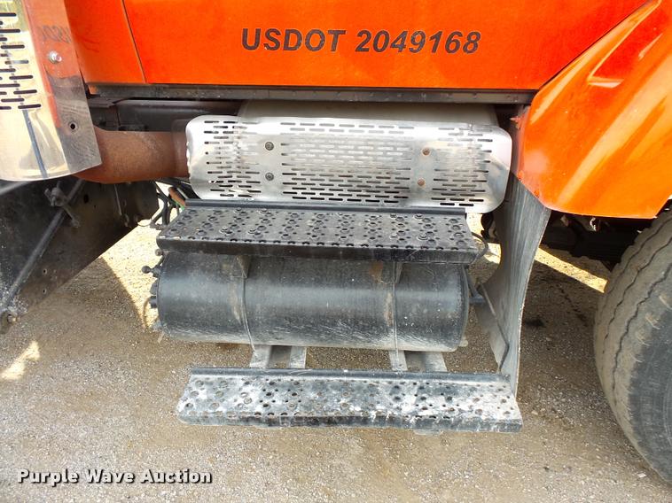 image for item L3541 2003 International 7400 dump truck