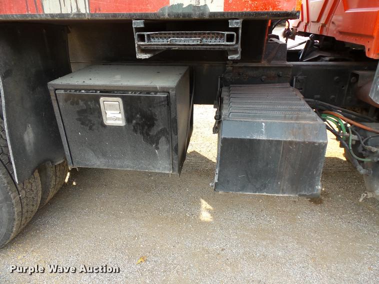 image for item L3541 2003 International 7400 dump truck