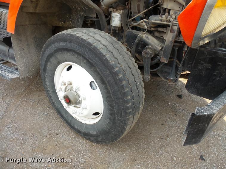 image for item L3541 2003 International 7400 dump truck