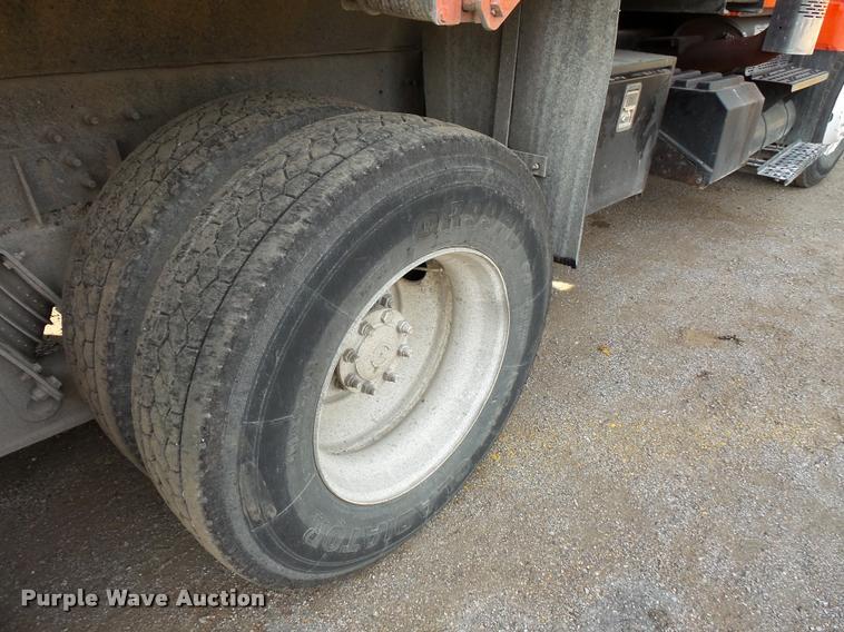 image for item L3541 2003 International 7400 dump truck