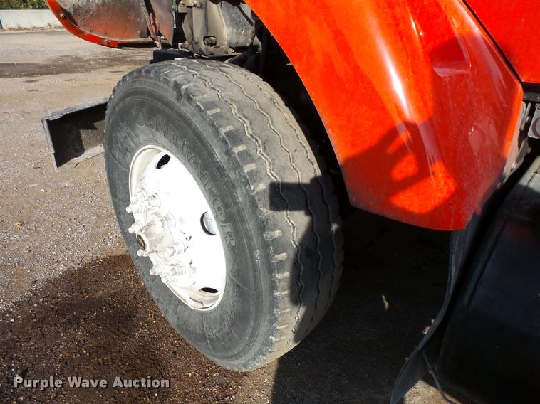 image for item L3541 2003 International 7400 dump truck