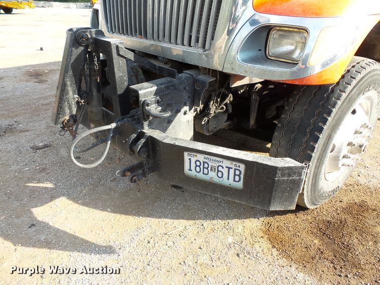 image for item L3541 2003 International 7400 dump truck