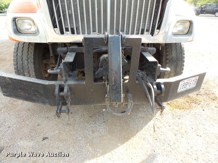 image for item L3541 2003 International 7400 dump truck