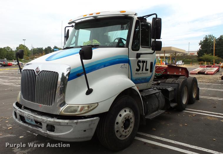 image for item L3550 2006 International TranStar 8600 semi truck