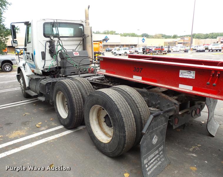 image for item L3550 2006 International TranStar 8600 semi truck