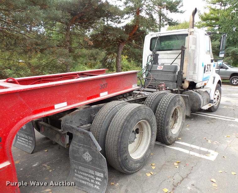 image for item L3550 2006 International TranStar 8600 semi truck