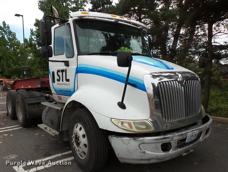 image for item L3550 2006 International TranStar 8600 semi truck