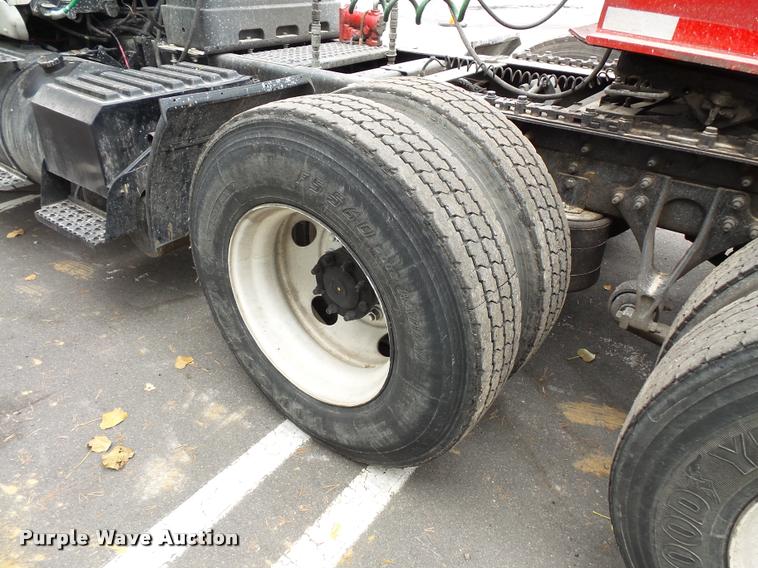 image for item L3550 2006 International TranStar 8600 semi truck