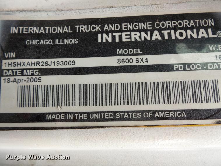 image for item L3550 2006 International TranStar 8600 semi truck