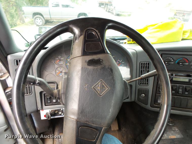 image for item L3550 2006 International TranStar 8600 semi truck