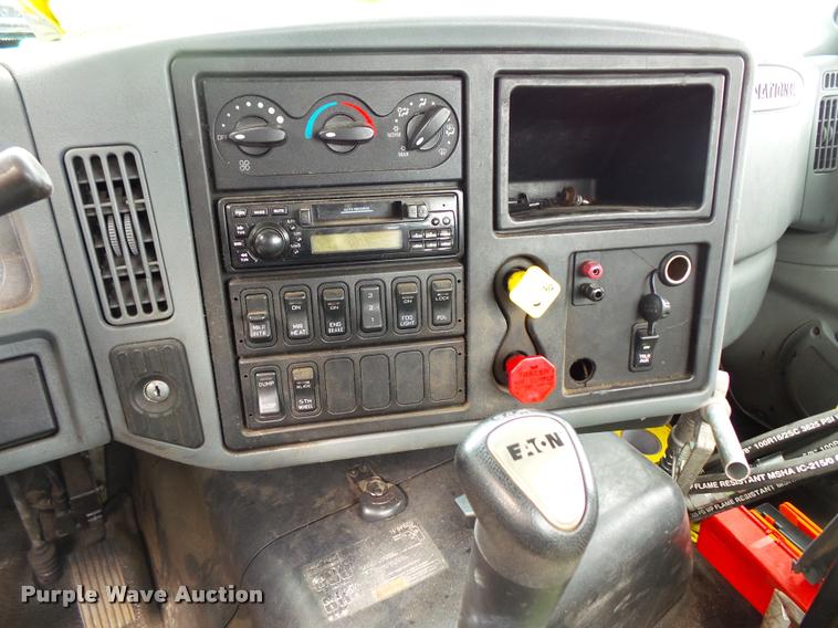 image for item L3550 2006 International TranStar 8600 semi truck